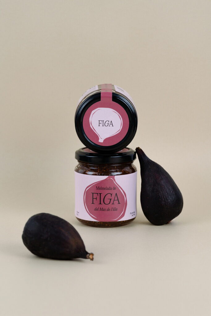 Melmelada de figa del Mas de l'Illa amb dues figues fresques al costat